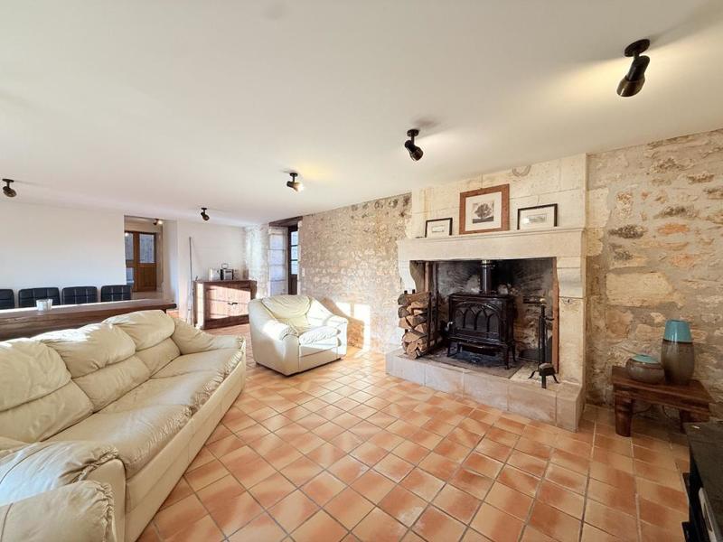 Maison - 250 m² - 6 pièces