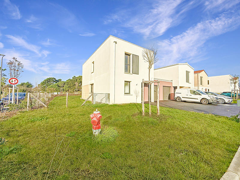 Maison - 99 m² - 4 pièces