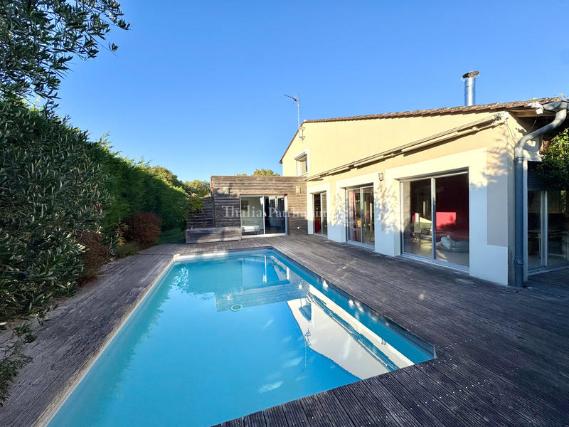 Maison - 250 m² - 7 pièces