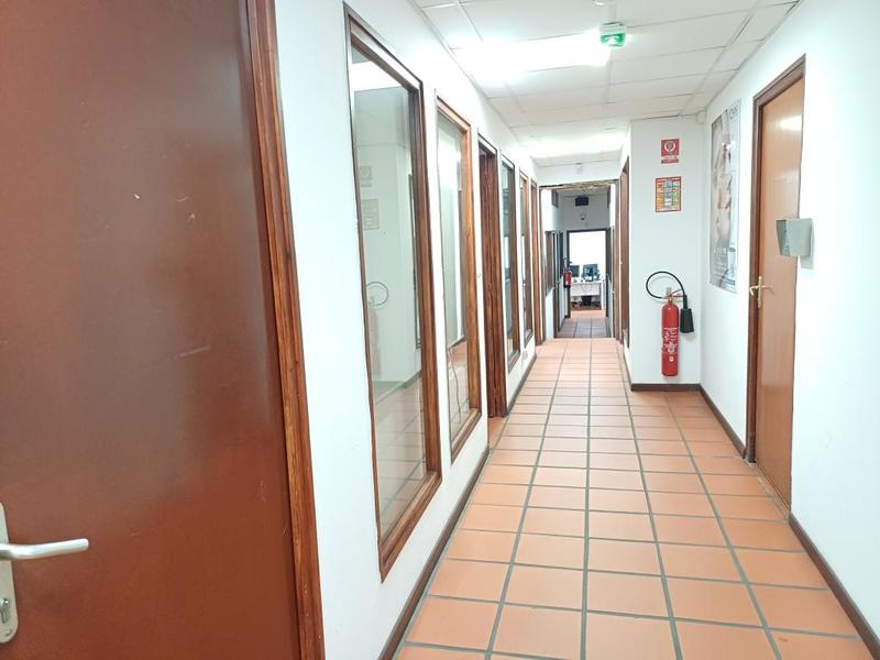 Entrepôt - 2 250 m²