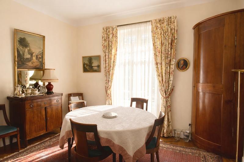 Maison - 230 m² - 8 pièces