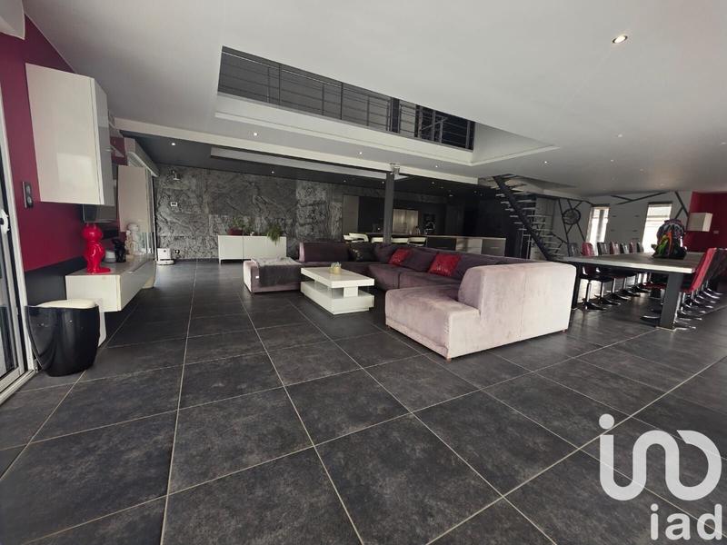 Maison - 330 m² - 10 pièces