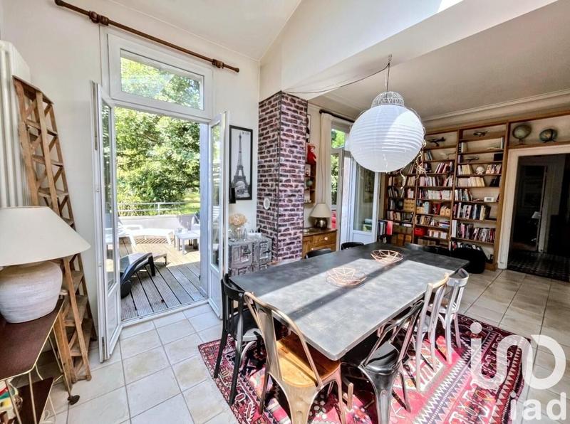 Maison - 230 m² - 9 pièces