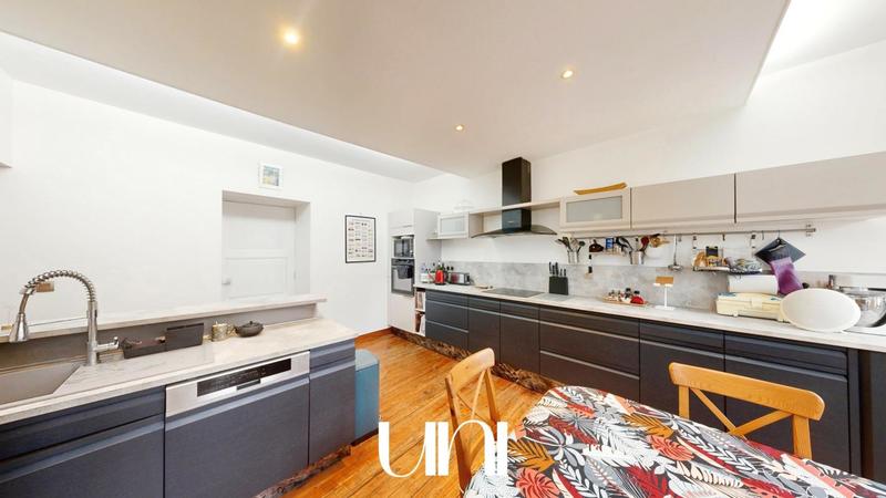 Propriété - 326 m² - 12 pièces