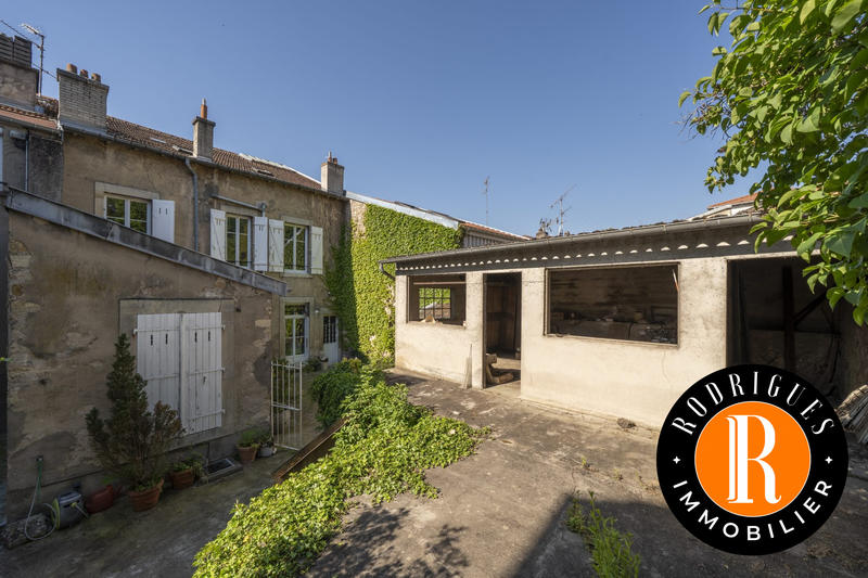 Maison - 227 m² - 10 pièces