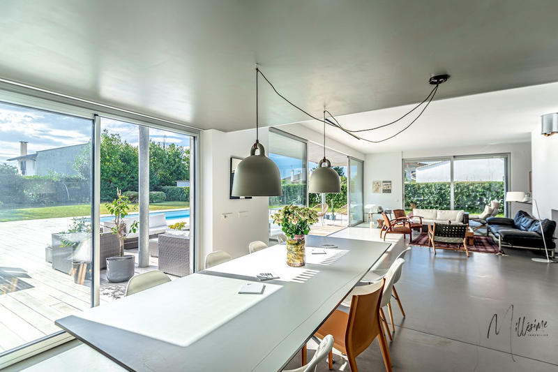 Maison - 290 m² - 6 pièces