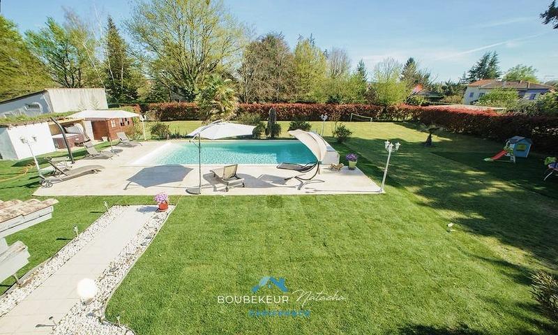 Maison - 252 m² - 8 pièces