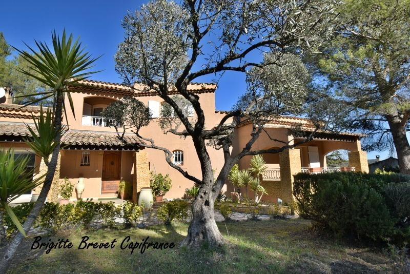 Maison - 230 m² - 6 pièces