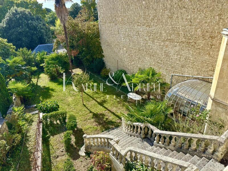 Maison - 386 m² - 10 pièces