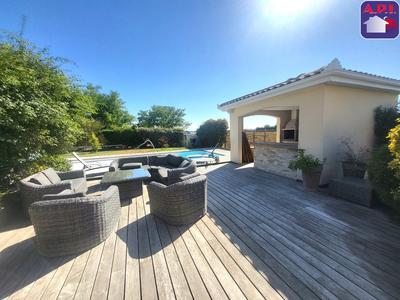 Maison - 239 m² - 7 pièces