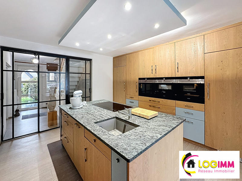 Maison - 187 m² - 9 pièces