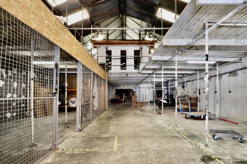 Entrepôt - 390 m²