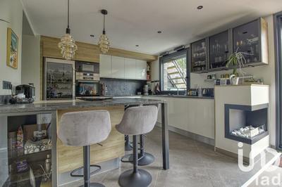 Maison - 232 m² - 9 pièces