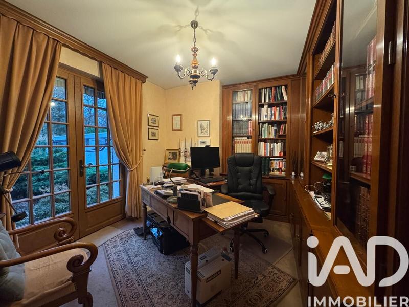 Maison - 255 m² - 8 pièces