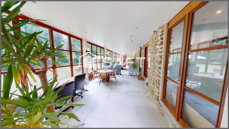 Local commercial - 240 m² - 8 pièces