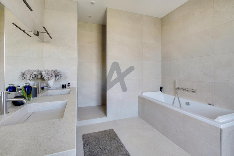 Appartement - 285 m² - 6 pièces