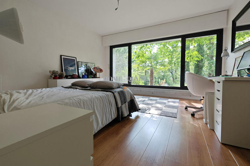 Maison - 300 m² - 8 pièces