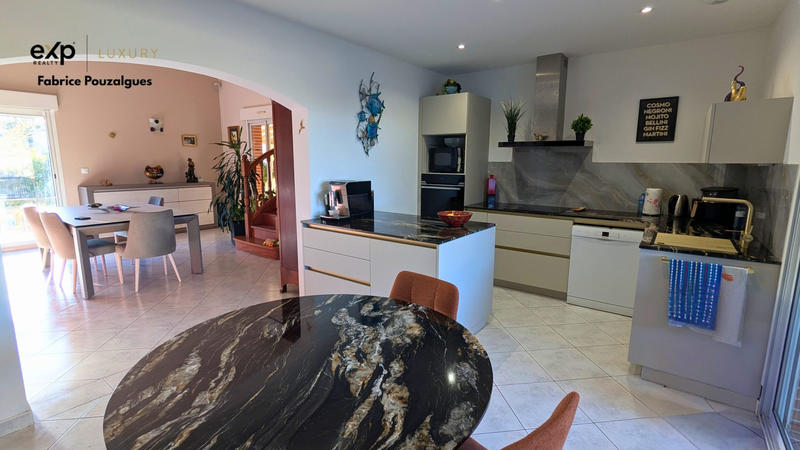 Maison - 225 m² - 7 pièces