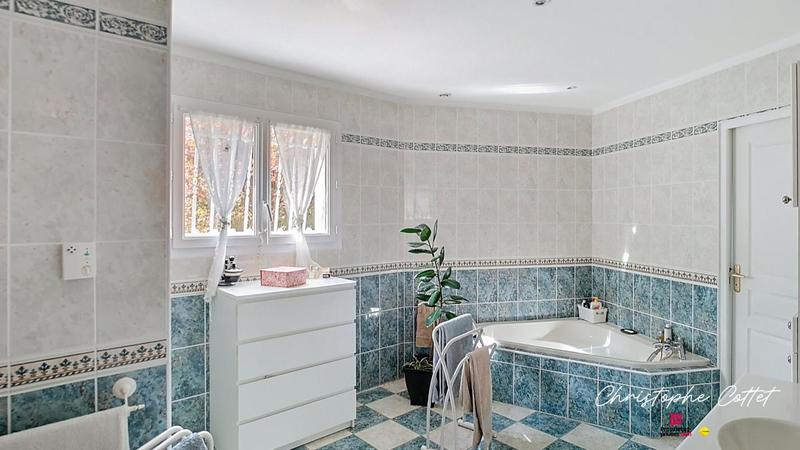 Maison - 295 m² - 8 pièces