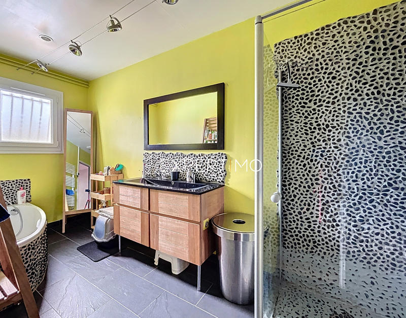 Maison - 180 m² - 6 pièces