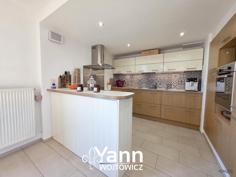 Maison - 97 m² - 5 pièces