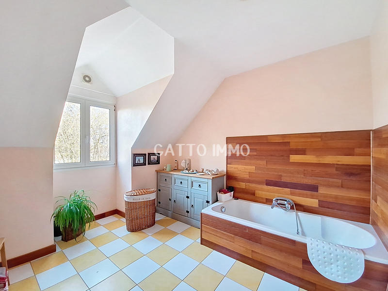 Maison - 200 m² - 6 pièces