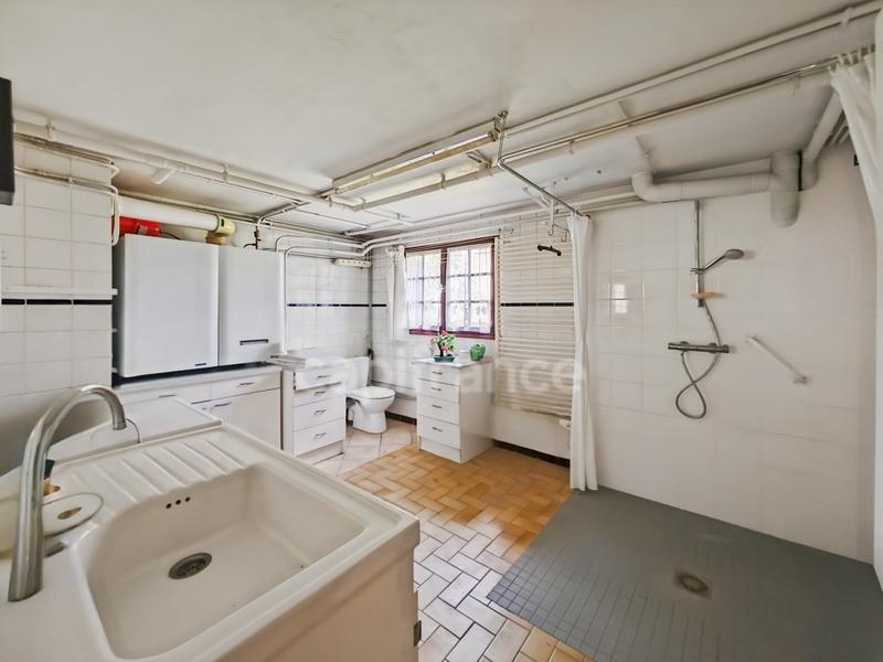 Maison - 280 m² - 10 pièces