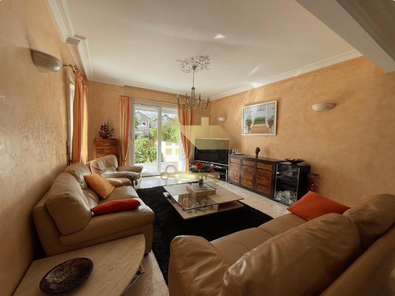 Maison - 260 m² - 7 pièces