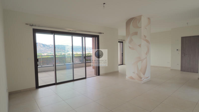 Appartement - 99 m² - 4 pièces