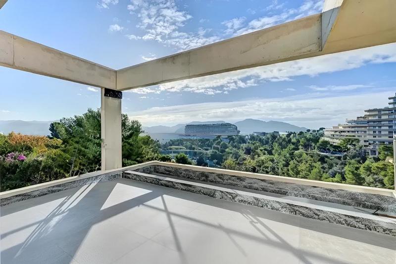 Maison - 250 m² - 5 pièces