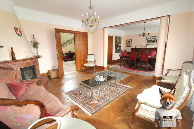 Maison - 246 m² - 9 pièces