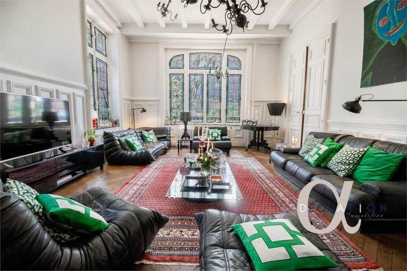 Maison - 350 m² - 10 pièces