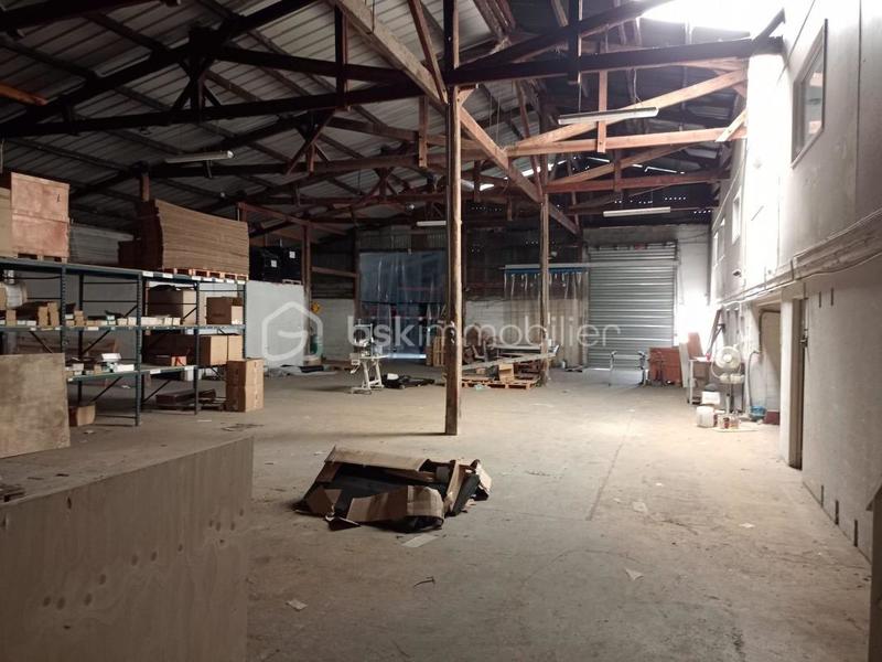 Entrepôt - 1 485 m² - 15 pièces