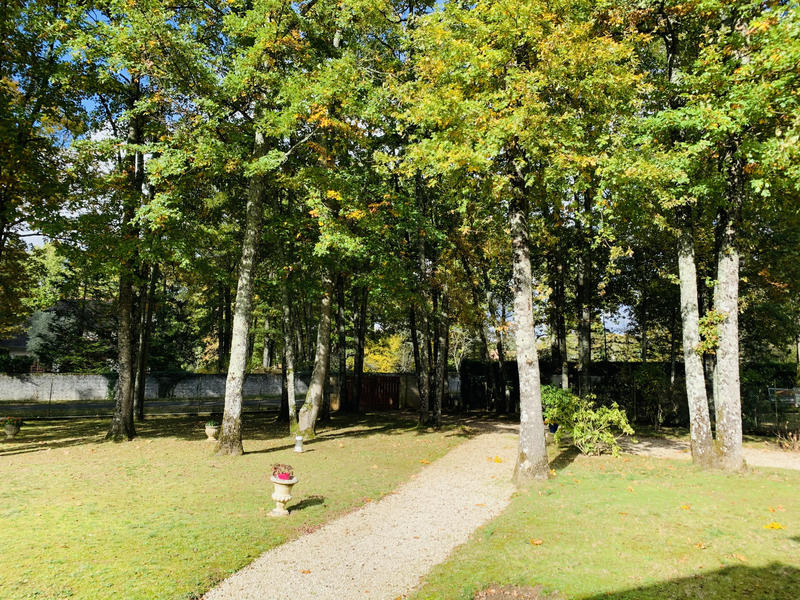 Propriété - 204 m² - 6 pièces