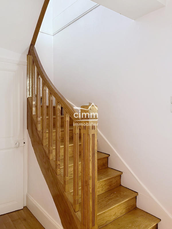 Maison traditionnelle - 159 m² - 4 pièces