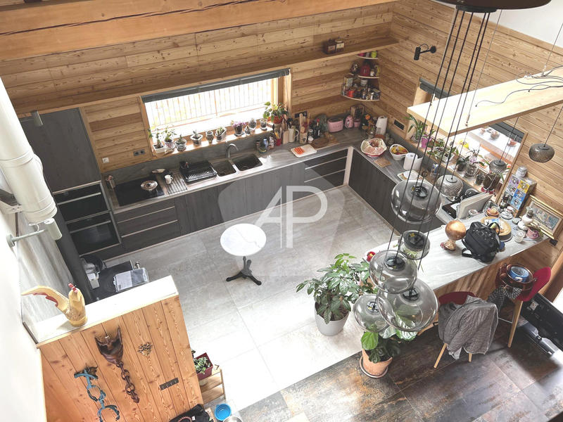 Maison - 180 m² - 2 pièces