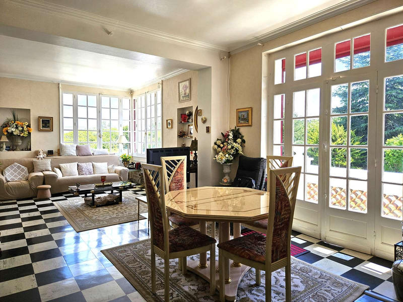 Maison - 137 m² - 5 pièces