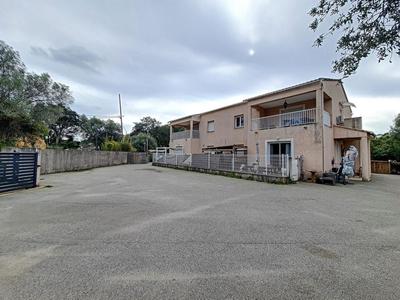 Appartement - 81 m² - 3 pièces