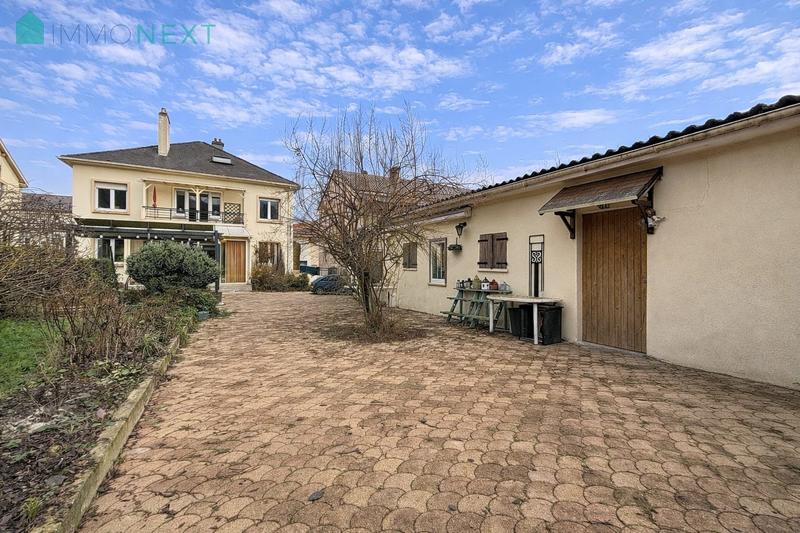 Maison - 213 m² - 9 pièces