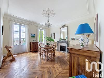 Maison - 233 m² - 8 pièces