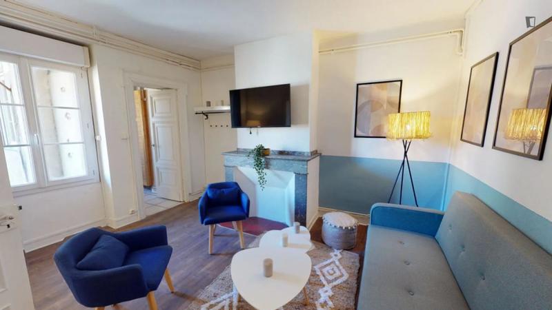 Chambre - 11 m² - 7 pièces