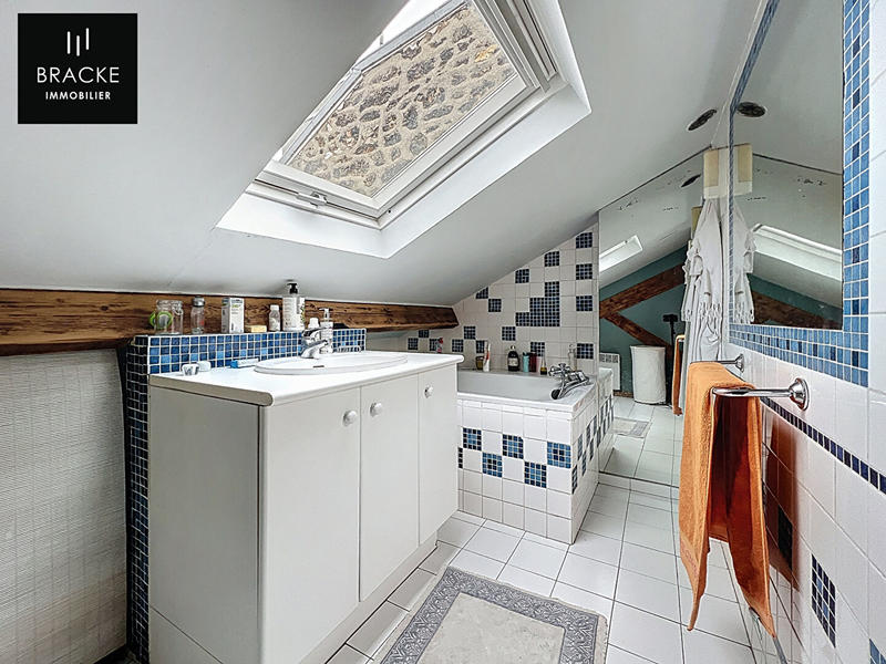 Appartement - 98 m² - 7 pièces