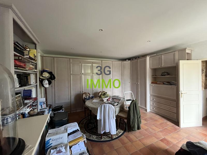 Maison - 255 m² - 9 pièces