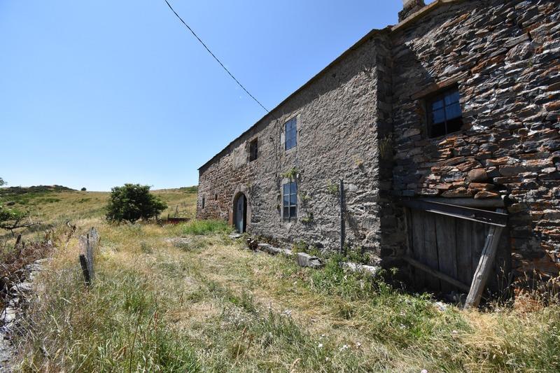 Maison en pierre - 350 m² - 3 pièces