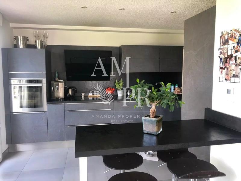 Appartement - 100 m² - 4 pièces