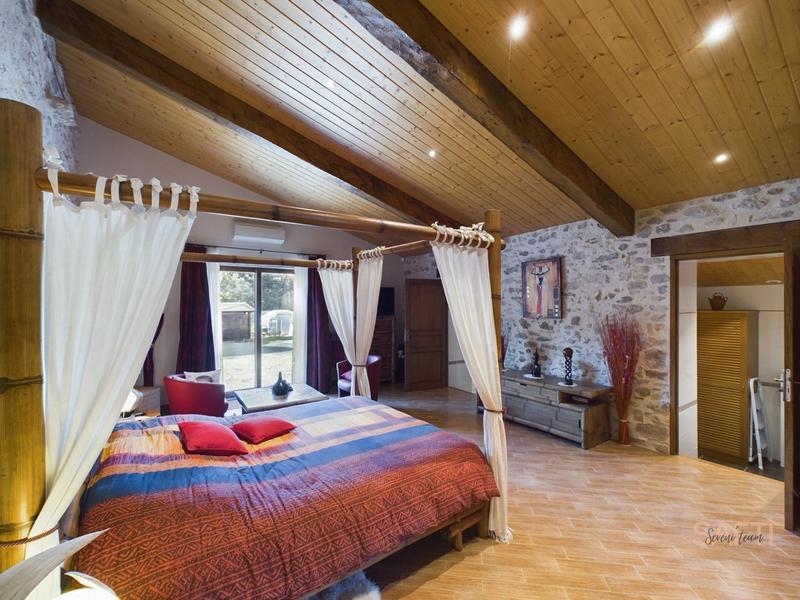 Maison - 415 m² - 12 pièces