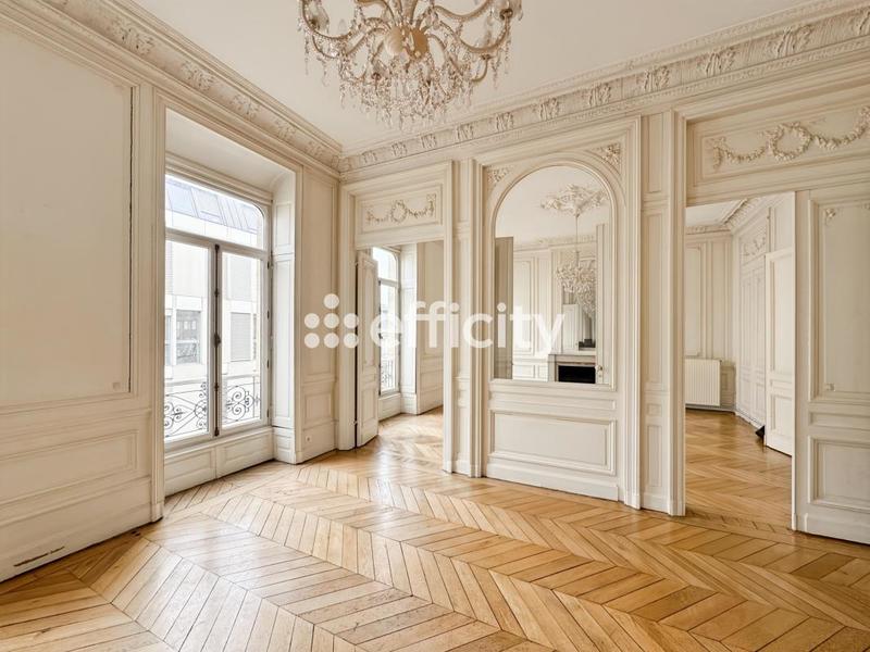 Appartement - 150 m² - 5 pièces