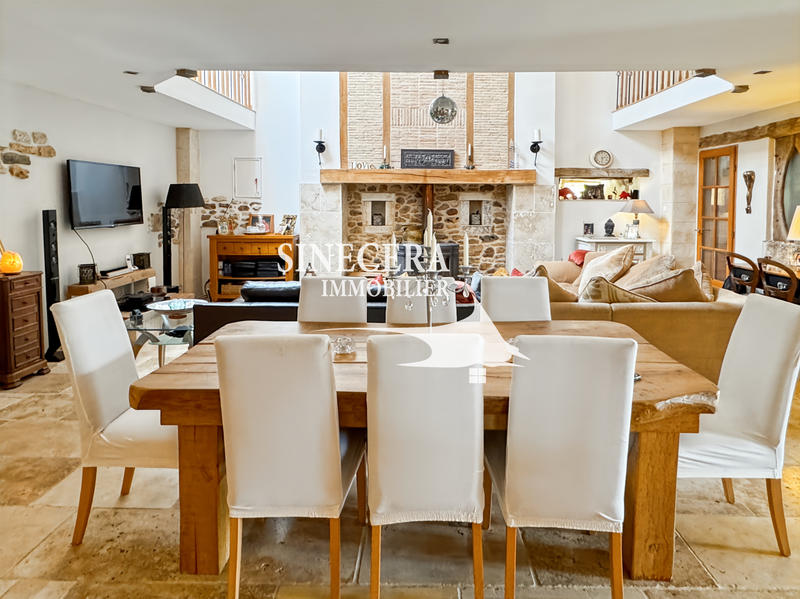 Maison - 232 m² - 8 pièces