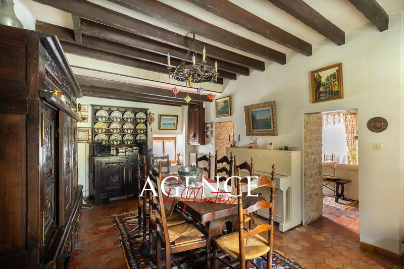 Maison - 203 m² - 7 pièces