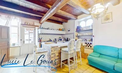 Maison - 198 m² - 7 pièces